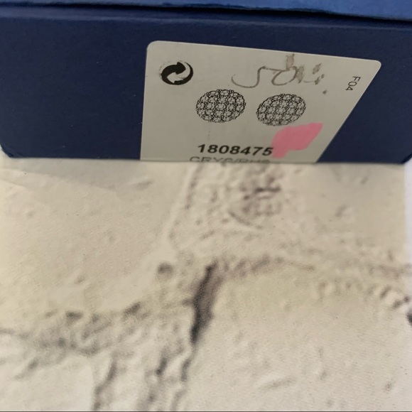 SOLD ✅ New Swarovski clip-on earrings. - Picture 9 of 11